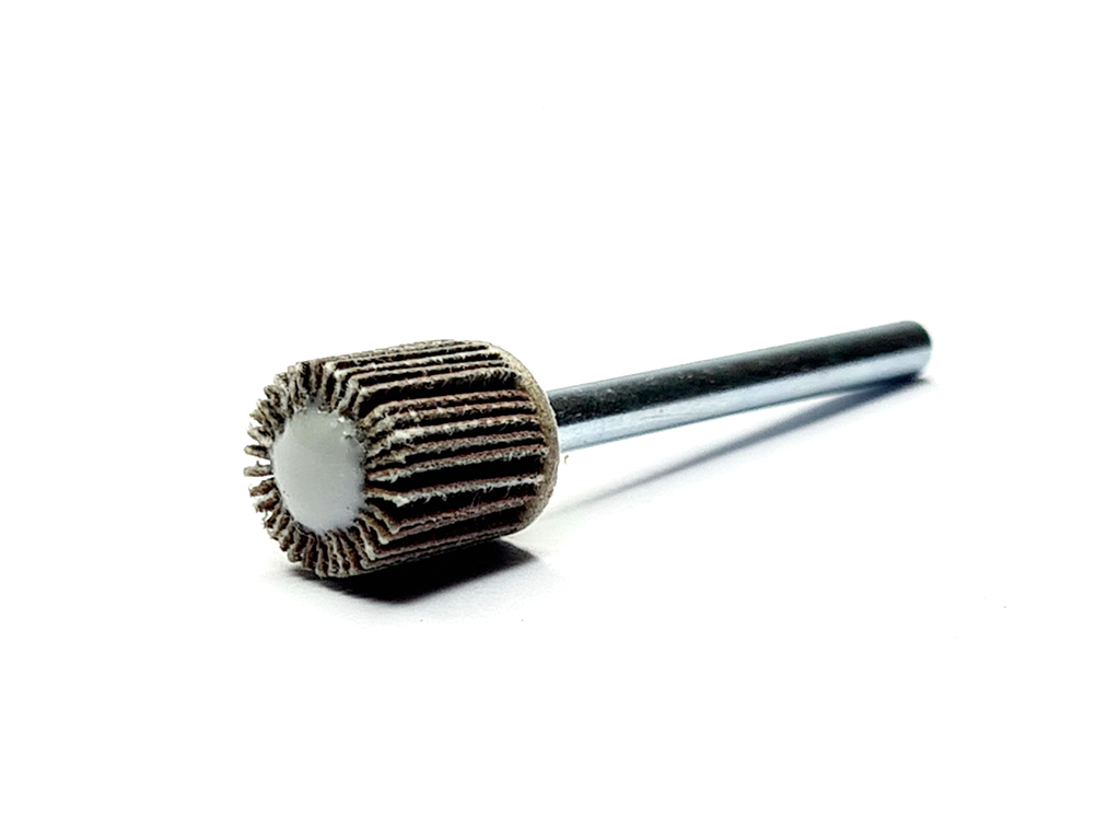 Flap de lija  AO, #320, Ø 3/8" x 3/8", vástago  1/8", respaldo de tela