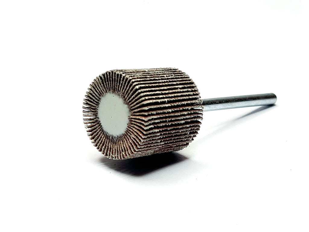 Flap de lija  AO, #320, Ø 3/4" x 3/4", vástago  1/8", respaldo de tela