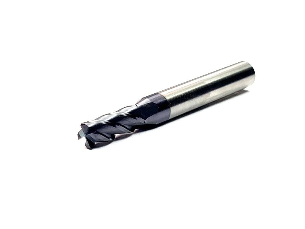 Cortador recto, 4 filos, 30°, 55 HRC, Ø5 x 10LC x R0.5 x 50LT, vástago 6 (mm), Nano TiaLN para maquinado en general en aceros.